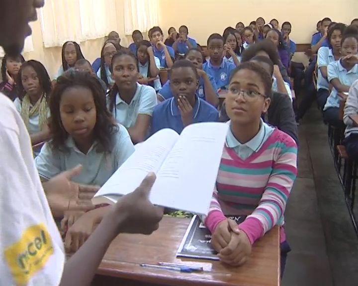 Movimento Literário Kuphaluxa Incentiva gosto pela leitura aos jovens da cidade da Matola