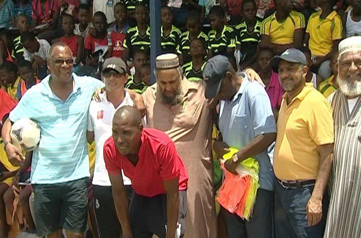 Academia Gonçalves Fumo: recebe material escolar e desportivo para incentivar alunos