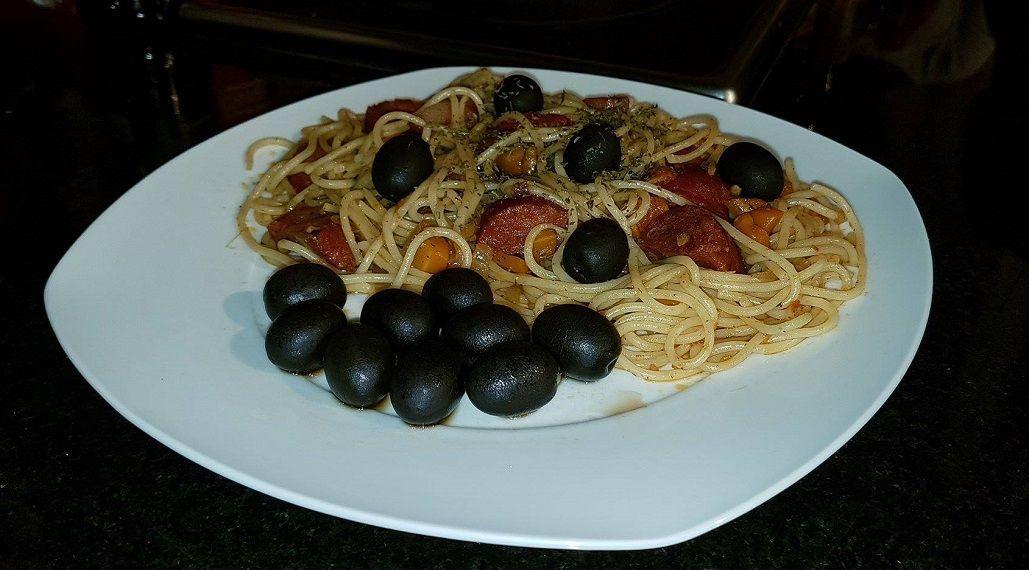 Esparguete com Tomate e Chouriço Gourment
