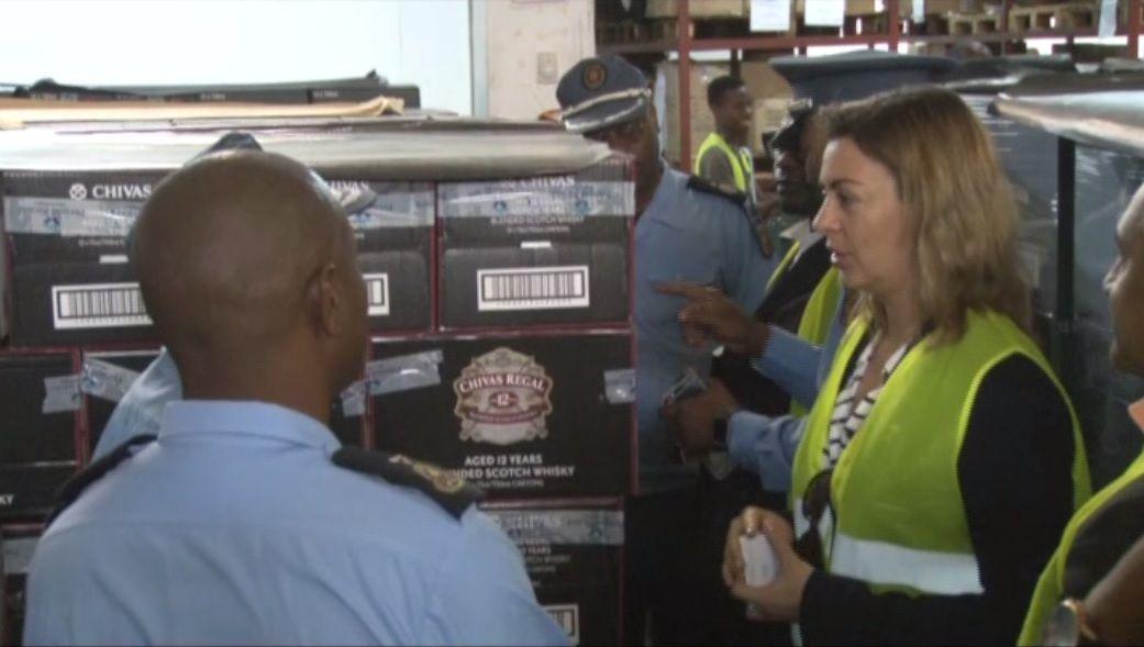 Governo inspecciona no mercado bebidas e tabacos selados