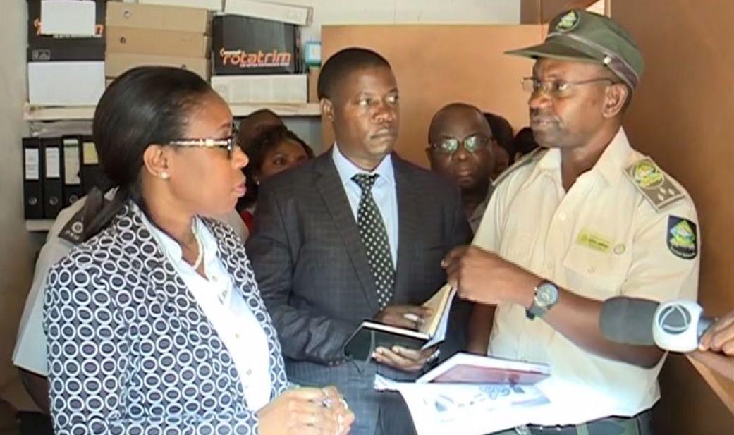 Procuradora-Geral constata mau funcionamento das Polícias de Trânsito e Municipal da Matola e dá ultimato