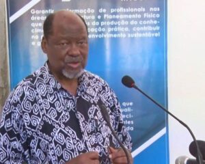 Joaquim Chissano enaltece imagem da nacionalista sul-africano Oliver Thambo