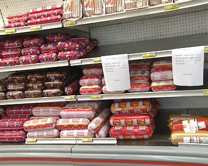 Os Supermercados já retiram produtos da Enterprise e Rainbow Chicken sul-africana