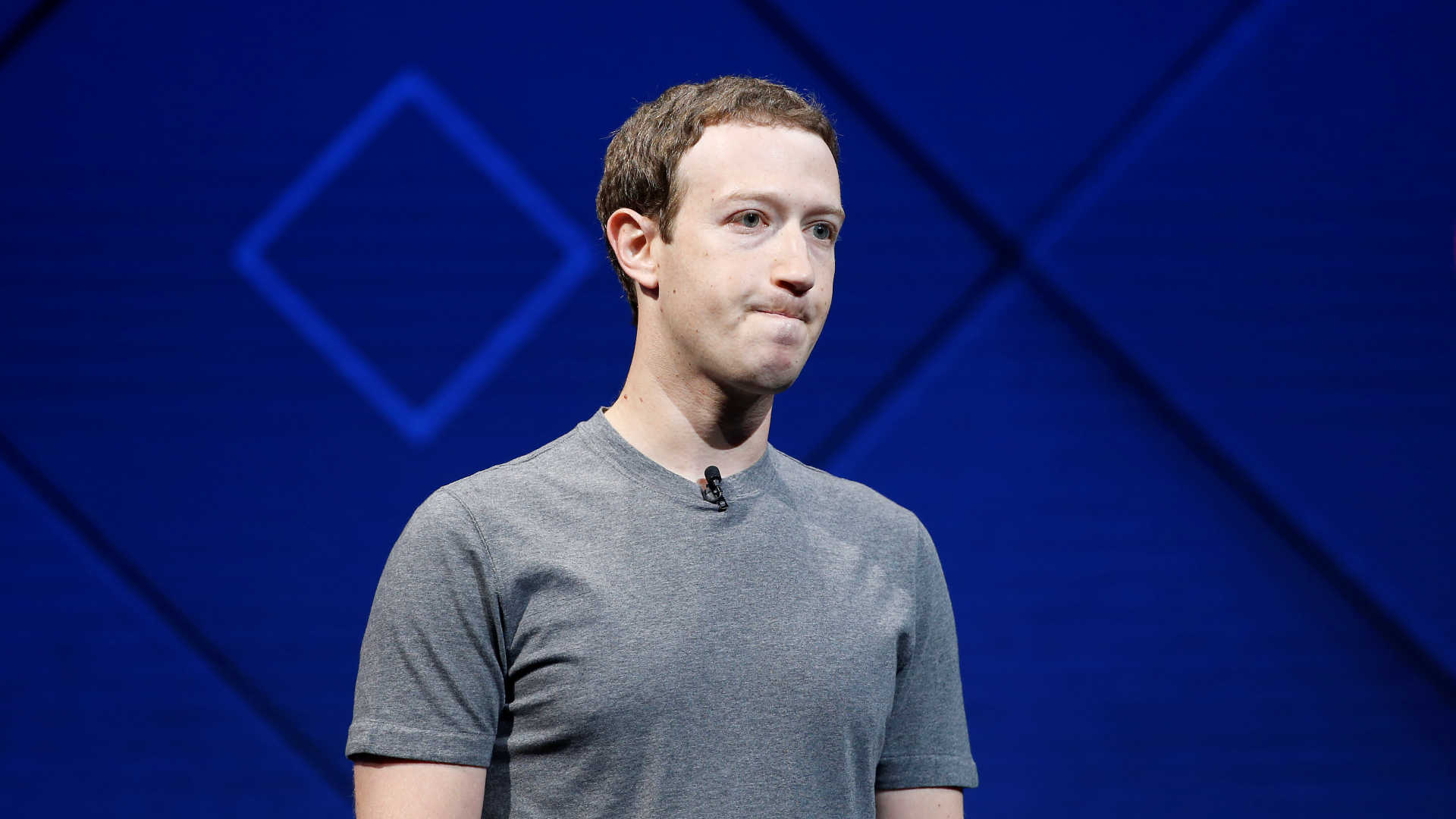 Zuckerberg deve sair do Facebook? Há quem diga que sim