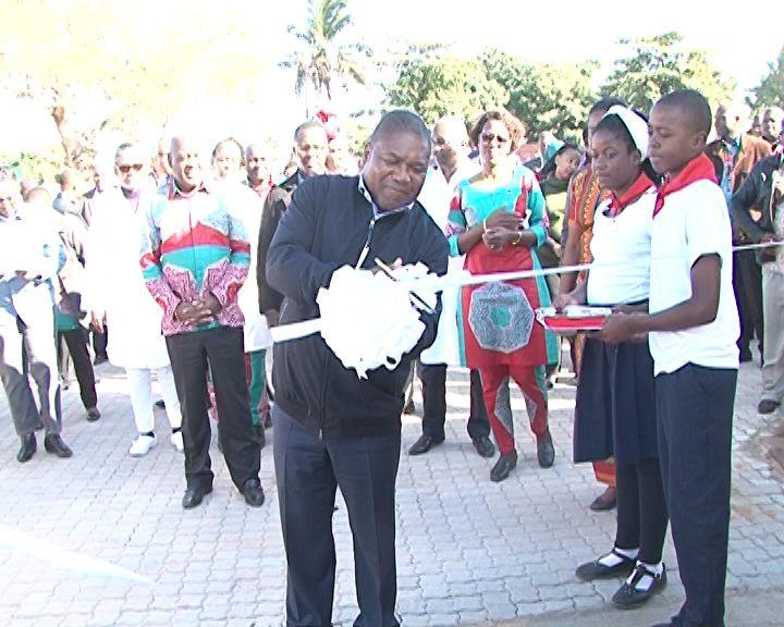 Visita presidencial cidade de Maputo: Filipe Nyusi inaugura armazém Municipal de medicamentos