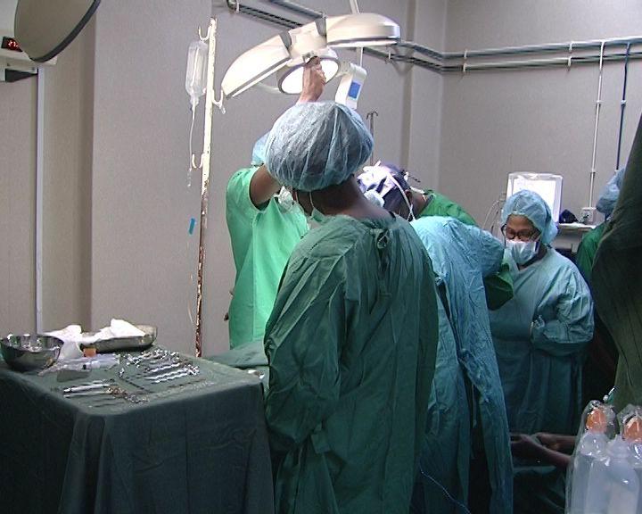 Operações de fendas labiais mudam a vida de crianças e adultos em Maputo