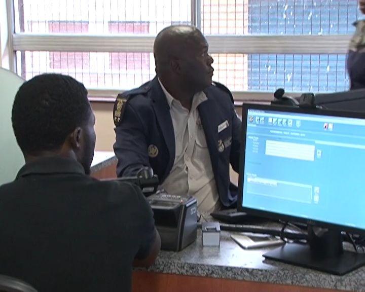 Moçambicanos ilegais na RSA: Sul-africanos bloqueiam documentos de 350 moçambicanos