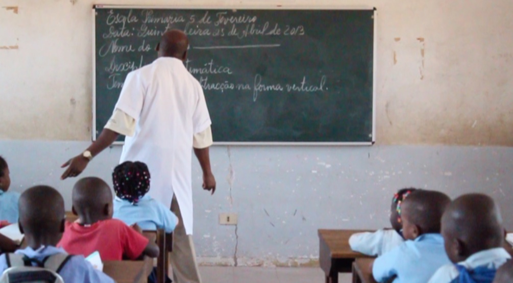 Mexidas no Currículo e programas de ensino de Educação no país   
