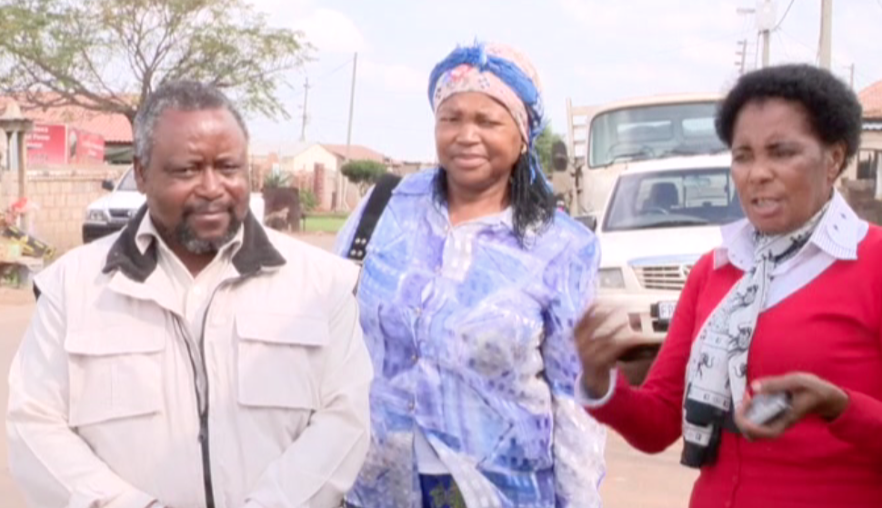 Moçambicanos de Benoni, Joanesburgo: Juntaram roupa, calçado e outros artigos para as vítimas do Ciclone IDAI