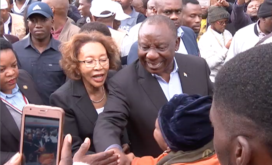 Cyril Ramaphosa promete reduzir a pobreza e melhorar os serviços básicos