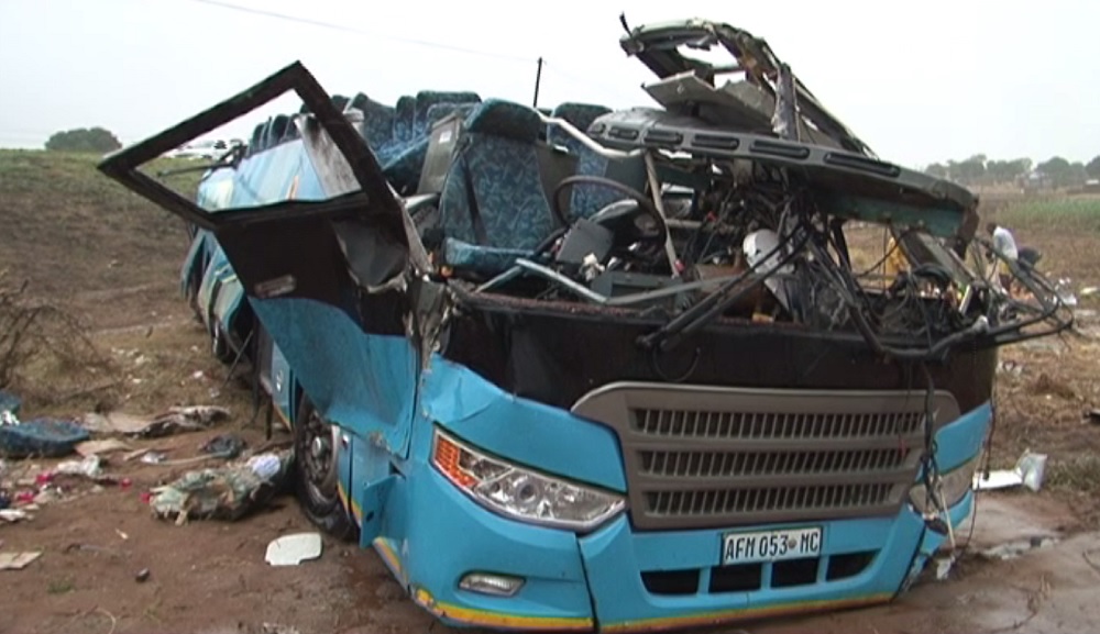 Acidente mortal PalmerasManhiça6 pessoas mortas, 6 feridos graves e 5 ligeiros no despiste de autocarro.jpg