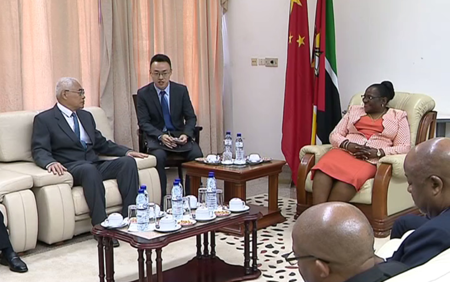 Parlamentar Chinês esteve na AR: Wu Yuliang diz ser urgente Moçambique vencer a pobreza