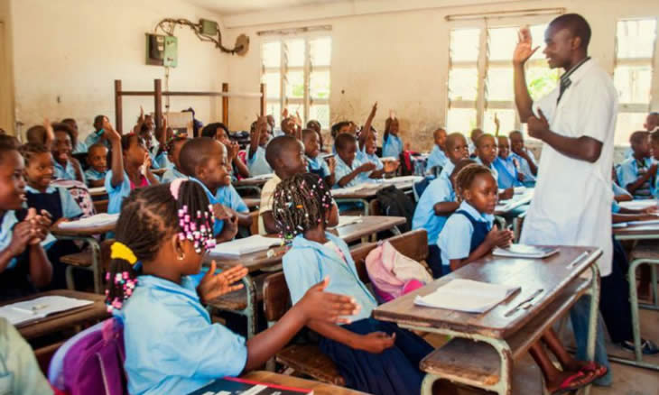 Covid-19: Educação idealiza reajustes nos conteúdos lectivos