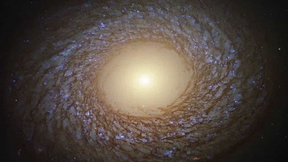 Hubble capta nova (e bela) imagem de galáxia distante