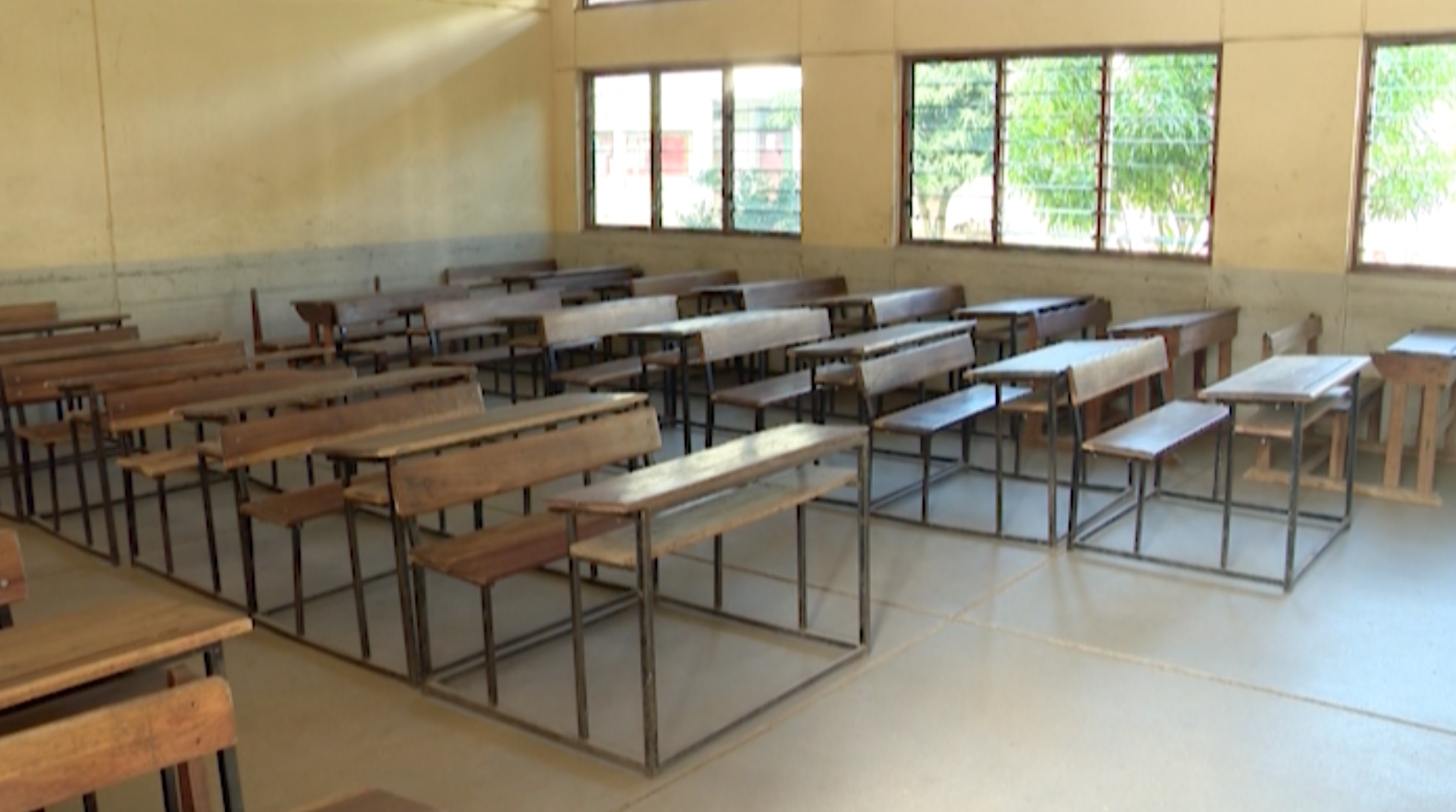 Para salvaguardar distanciamento físico  Esc. Sec. Josina Machel e Laulane vão reduzir as turmas para 20 alunos