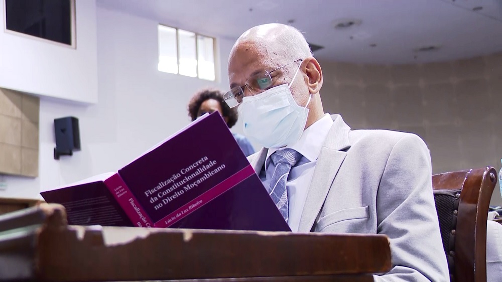 Prof.Dra Lúcia Ribeiro lança livro “Fiscalização da Constitucionalidade no Direito Moçambicano”