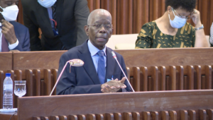 Ministro Adriano Maleiane diz que governo está trabalhar para minimizar impacto subida combustíveis