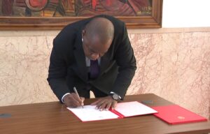 Primeiro-ministro exige ousadia e conteúdos adequados ao novo PCA da TVM