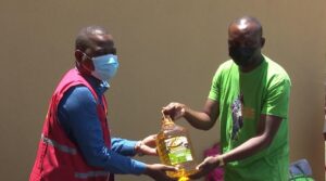 Movimento Solidariedade Cidade de Maputo doa produtos alimentares e roupa às vítimas do terrorismo