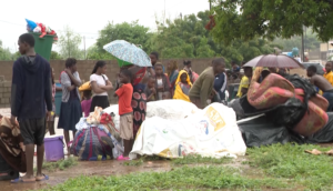 Rio Revúbue transborda e desaloja 2 mil pessoas e dezenas de casas destruídas, em Tete