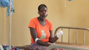 Mulher amputada a mão pelo esposo recebe apoio psicossocial no Distrito de Búzi Em Sofala