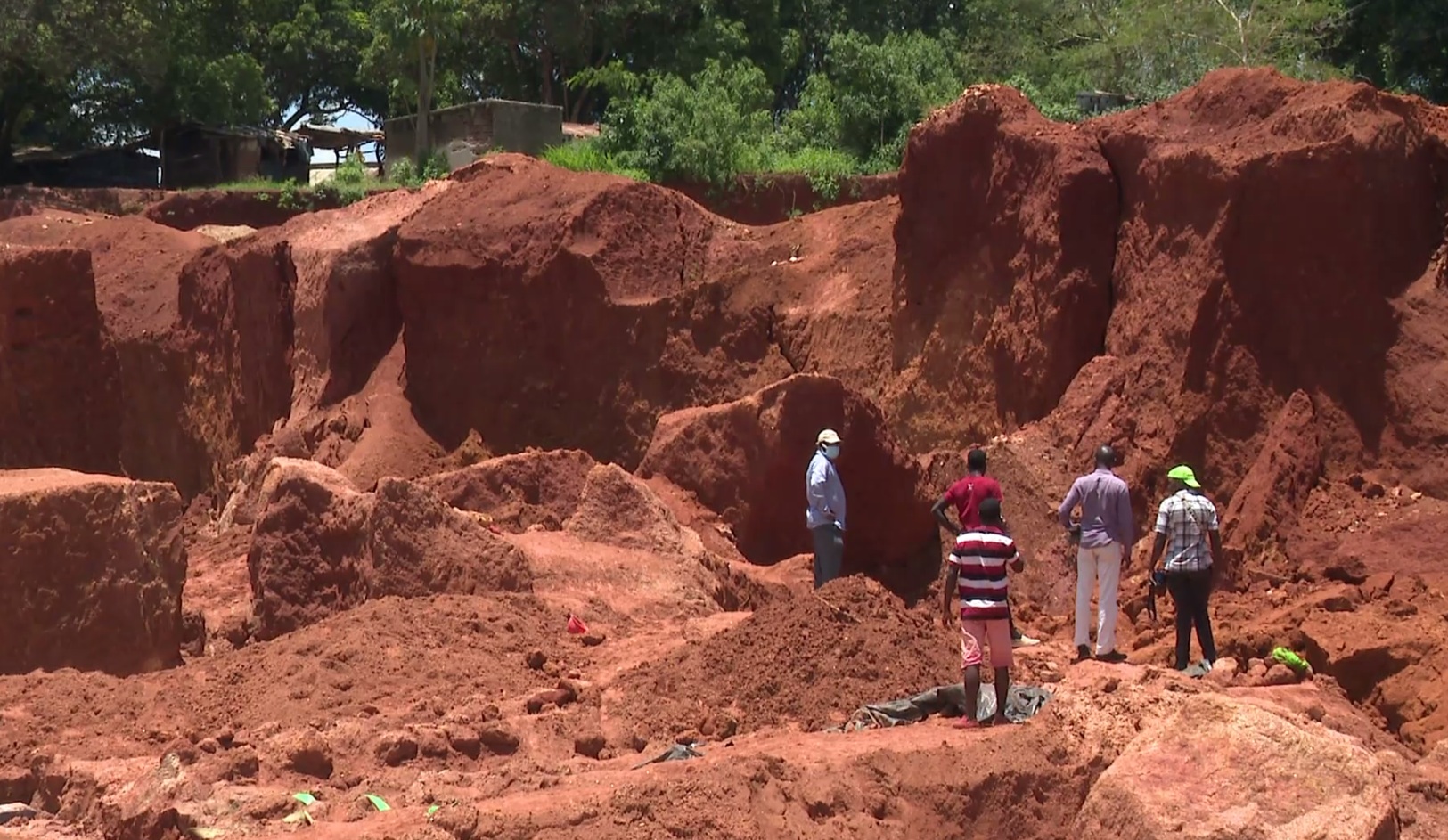 Mina de ouro desaba e mata 5 pessoas em Sussundenga, Manica