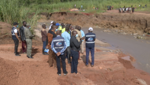 Chuvas interrompem circulação rodoviária na ponte sobre o Rio Mangraze em Lugela