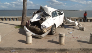 Acidente de viação deixa viatura amolgada