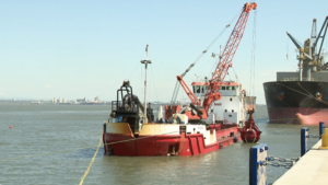 Dragagem do Porto de Maputo: Decorre  limpeza dos cais e canais de acesso