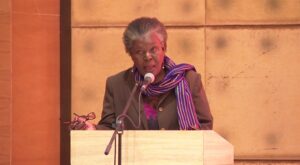 SIMPÓSIO DOS 60 ANOS DA FRELIMO Escritora Paulina Chiziane lamenta secundarização do régulo