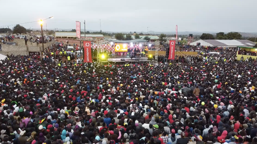 53 Anos da Cidade de Chimoio: Espectáculo musical junta mais de 40 mil espectadores