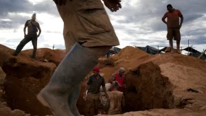 Mineração ilegal na RSA: Ramaphosa anuncia equipas especiais de fiscalização