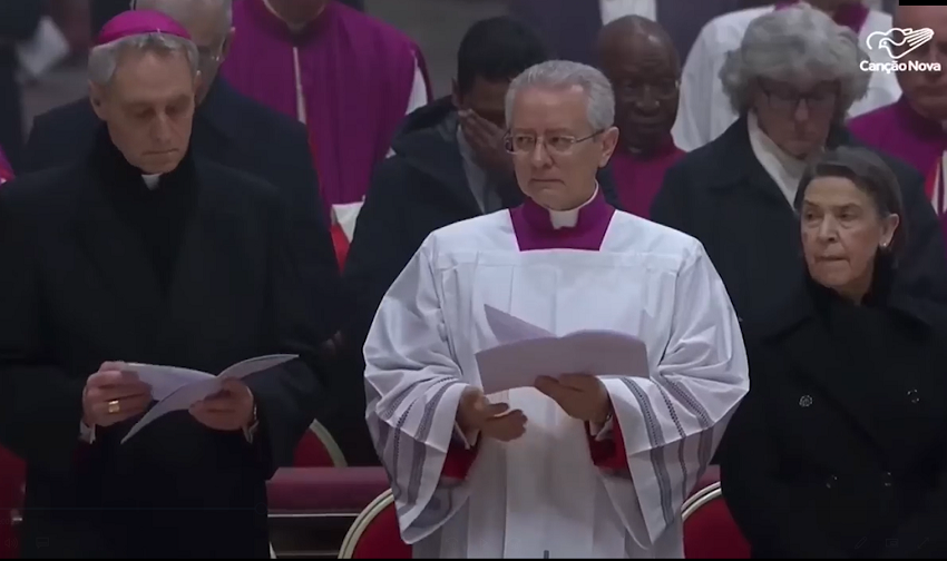 Vaticano: Milhares de pessoas no último adeus ao Papa Emérito Bento XVI
