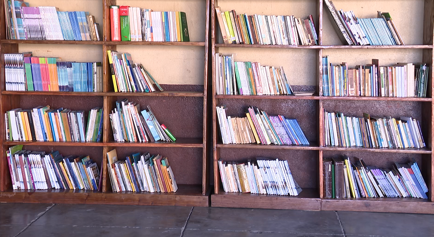 Estimular o gosto pela leitura : Escritor Nelson Lineu oferece mil e quinhentos livros a um orfanato