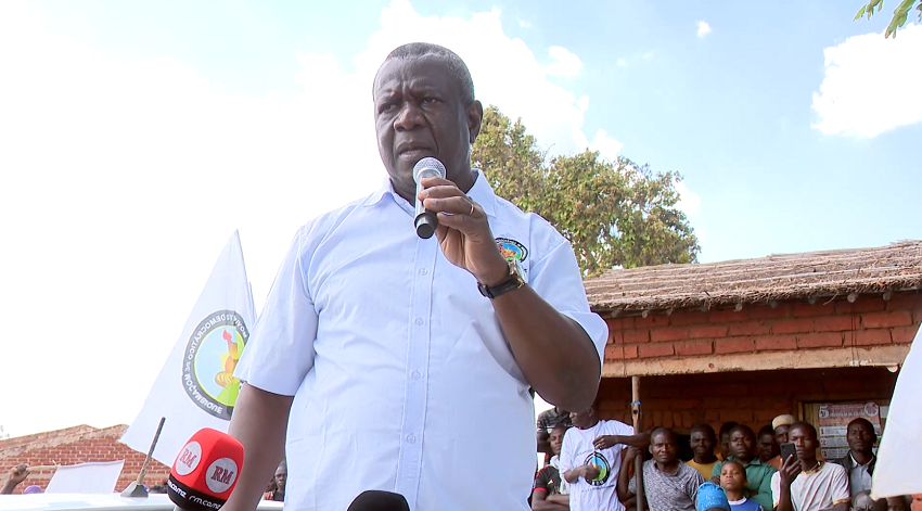 Lutero Simango em Chimbunila e Lago:Candidato do MDM promete acabar com partidarização do Estado