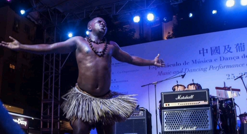 Luto na cultura em Quelimane: Foi a enterrar Hélder Falso, bailarino e director da Casa de Cultura