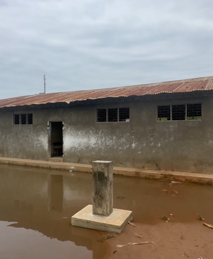 Escolas alagadas na Matola: Reabertos oito estabelecimentos de ensino